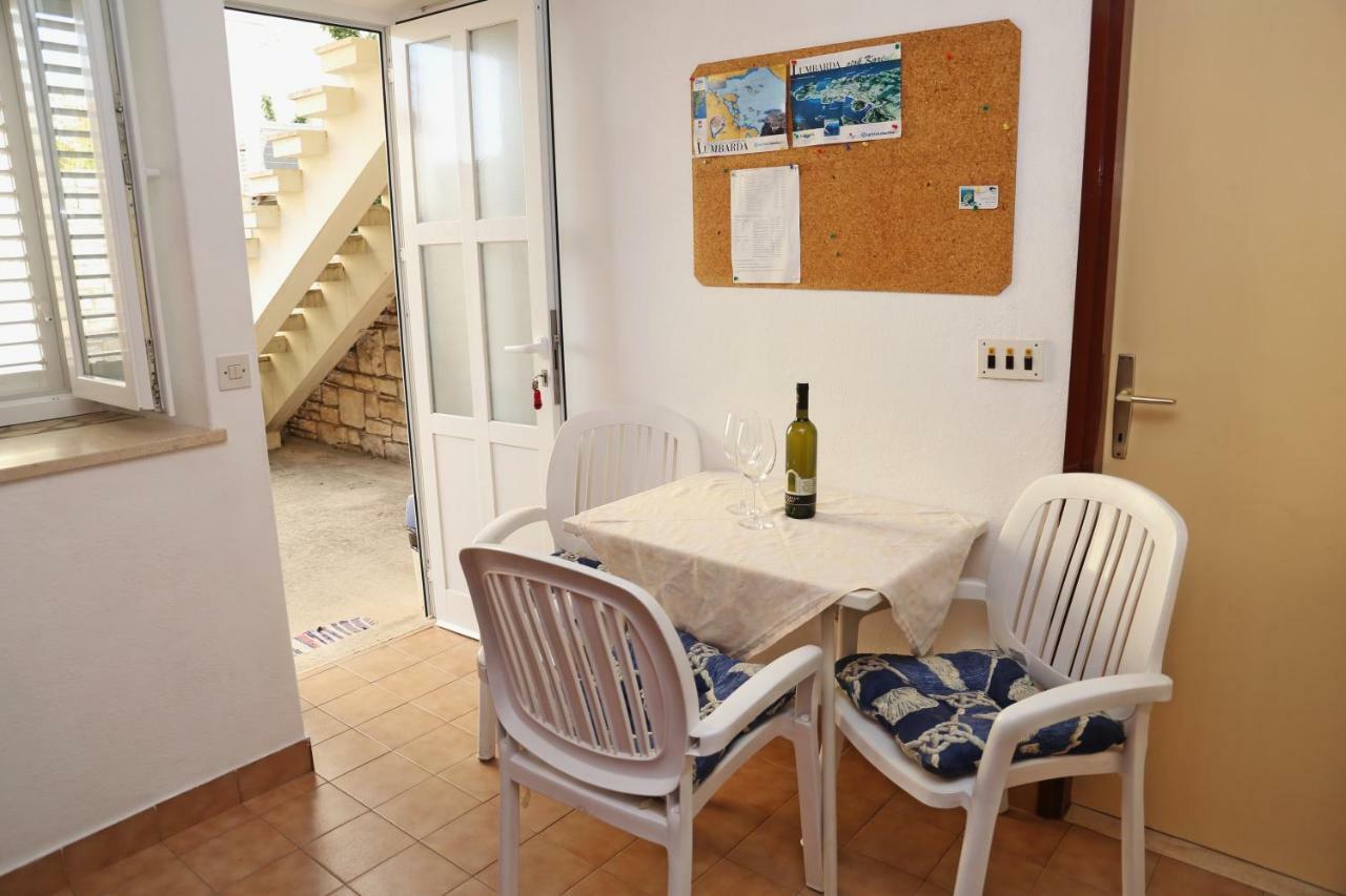 Apartments Katica Lumbarda Exterior photo